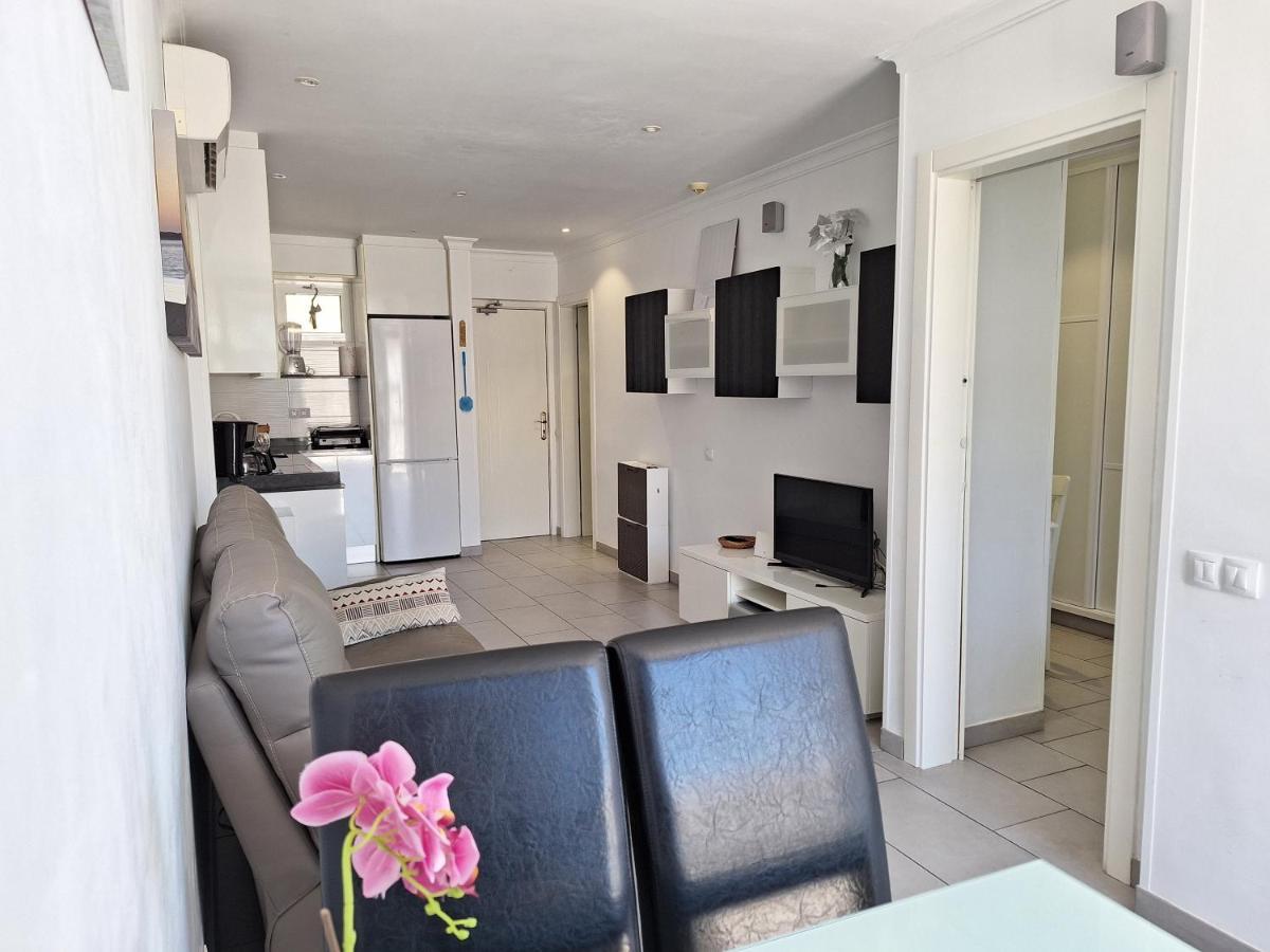 Solaris - Refurbished, Top Floor, Sea Views Puerto Rico  Buitenkant foto