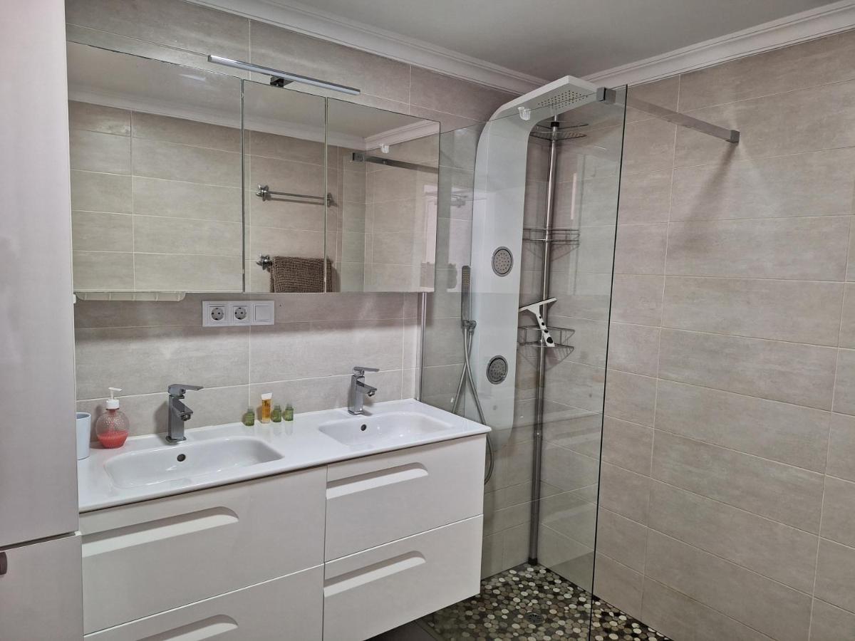 Solaris - Refurbished, Top Floor, Sea Views Puerto Rico  Buitenkant foto